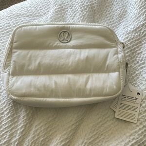 Lululemon Wunder Puff Bag